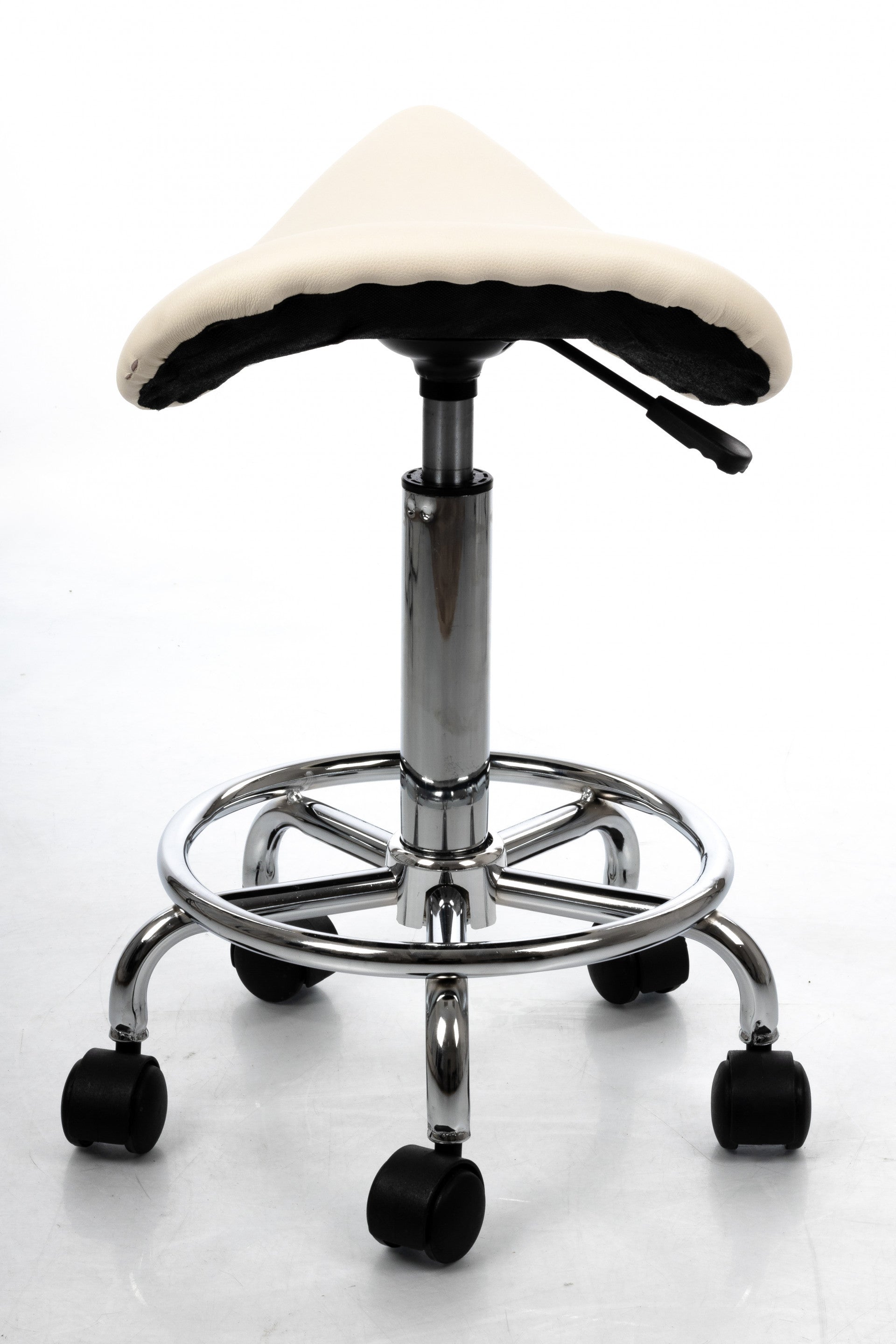 NR.2 - V formos kėdė meistrui
