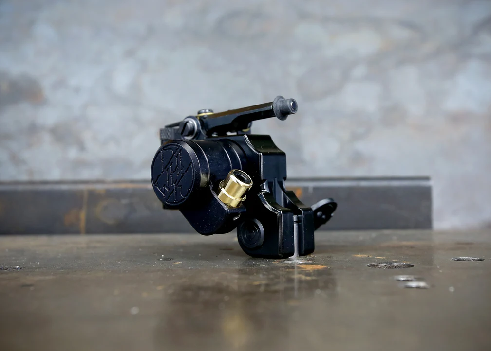 DAN KUBIN - V3/23 Sidewinder Polished Raw Brass tetovēšanas mašīna