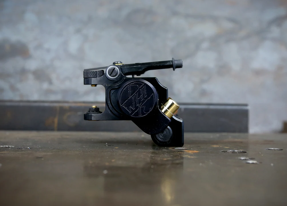 DAN KUBIN - V3/23 Sidewinder Polished Raw Brass tetovēšanas mašīna